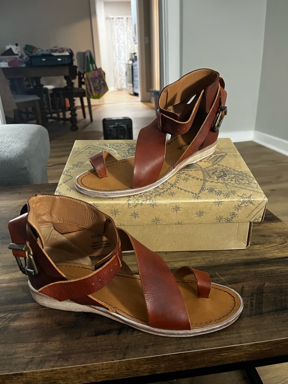 Free People Brown Leather Crossover Toe-Ring Ankle Sandals